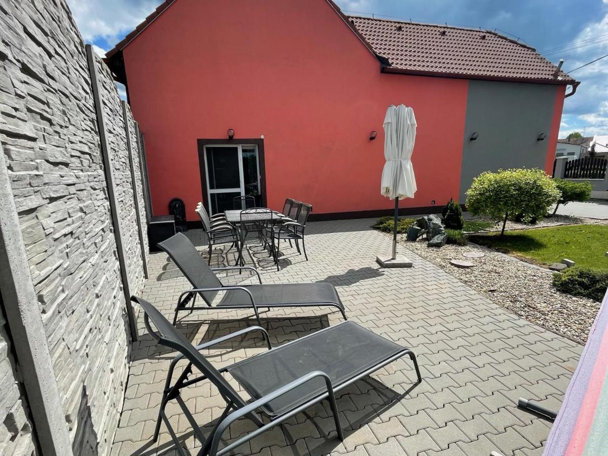 Ubytovani U Mikesa Břeclav Exterior foto